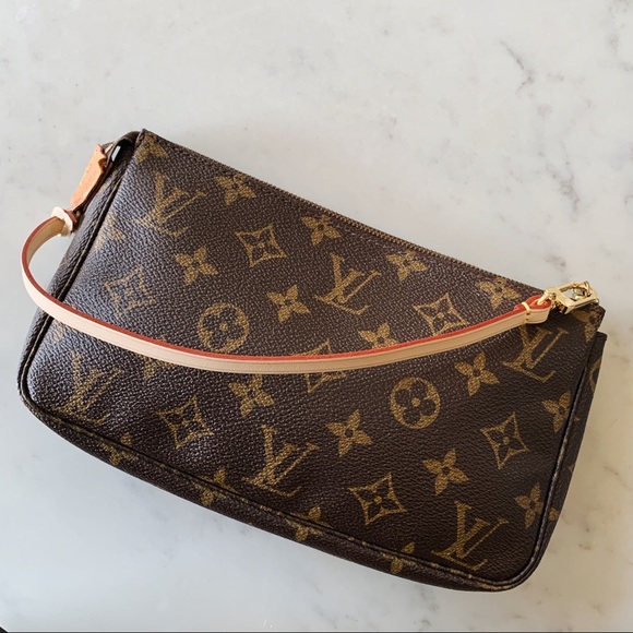 *SOLD* Louis Vuitton Pochette - Picture 9 of 12